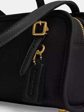 Coach Swing Zip 20 Bag